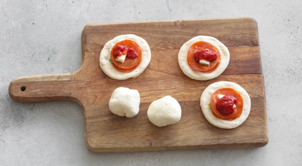 Быстрые сырные бомбочки-пицца, пошаговый рецепт с фото на 454 ккал Быстрые сырные бомбочки-пицца, пошаговый рецепт с фото на 454 ккал