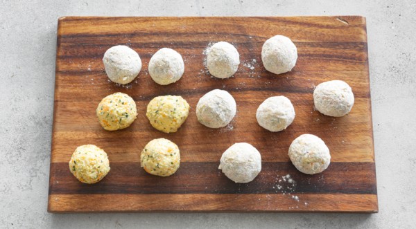 Тирокрокетес, горячие сырные шарики по-гречески, пошаговый рецепт с фото на 1042 ккал