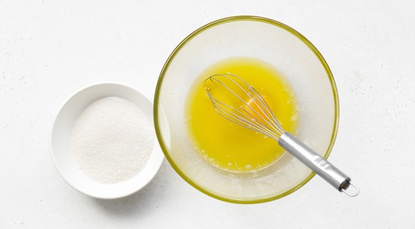 Песочный пирог с ягодами и сметанной заливкой, пошаговый рецепт с фото на 354 ккал