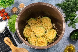 Кабачки запеченные с сыром в мультиварке Кабачки запеченные с сыром в мультиварке