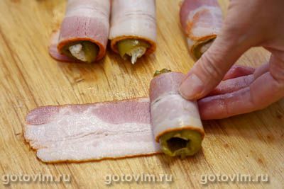 Рулетики из перца в беконе
