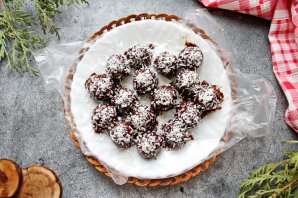 Конфеты из фиников с миндалем Конфеты из фиников с миндалем