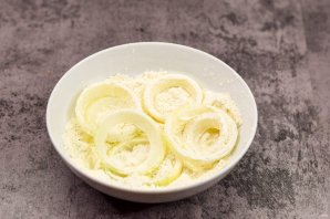 Обжаренные луковые кольца Обжаренные луковые кольца