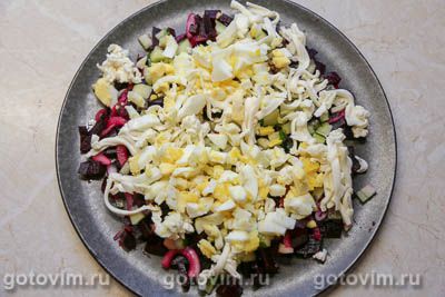 Салат из консервированного тунца со свеклой и плавленым сырком Салат из консервированного тунца со свеклой и плавленым сырком