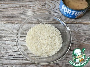 Ароматная солянка с консервированным тунцом