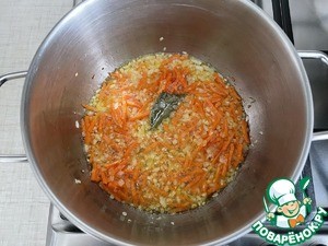 Ароматная солянка с консервированным тунцом