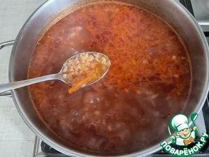 Ароматная солянка с консервированным тунцом