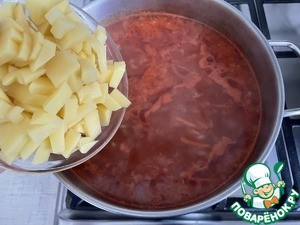 Ароматная солянка с консервированным тунцом