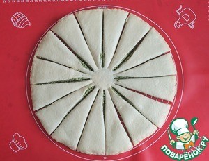 Пирог со шпинатом и тунцом "Снежинка" Пирог со шпинатом и тунцом "Снежинка"