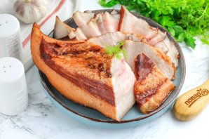 Щековина свиная в луковой шелухе Щековина свиная в луковой шелухе