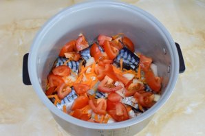 Скумбрия в мультиварке с овощами Скумбрия в мультиварке с овощами