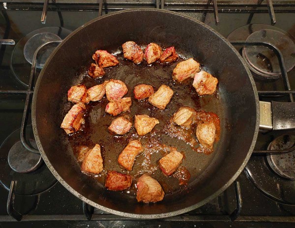 Гуляш из говядины с подливкой Гуляш из говядины с подливкой