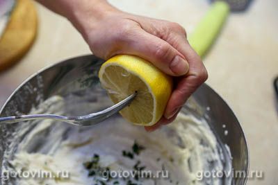 Заварной рулет с красной икрой и сырным кремом Заварной рулет с красной икрой и сырным кремом