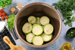 Кабачки запеченные с сыром в мультиварке Кабачки запеченные с сыром в мультиварке