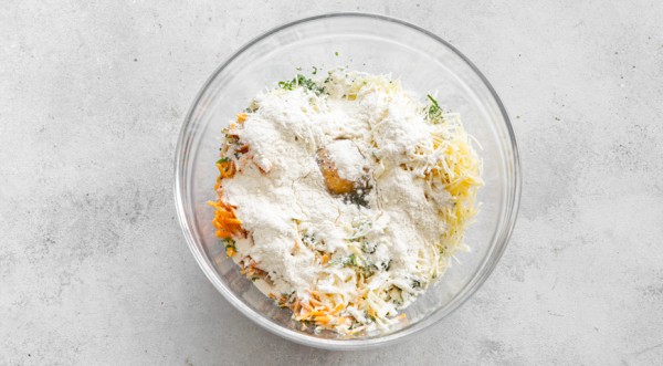 Тирокрокетес, горячие сырные шарики по-гречески, пошаговый рецепт с фото на 1042 ккал