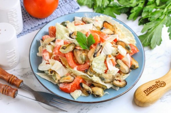 Салат с мидиями и помидорами Салат с мидиями и помидорами