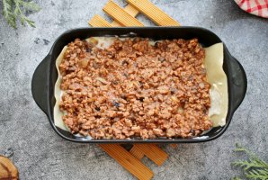 Мясная лазанья с грибами и соусом "Бешамель" Мясная лазанья с грибами и соусом "Бешамель"