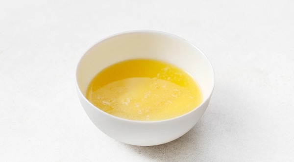 Песочный пирог с ягодами и сметанной заливкой, пошаговый рецепт с фото на 354 ккал