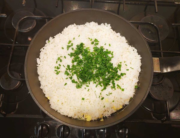 Рис с яйцом и соевым соусом