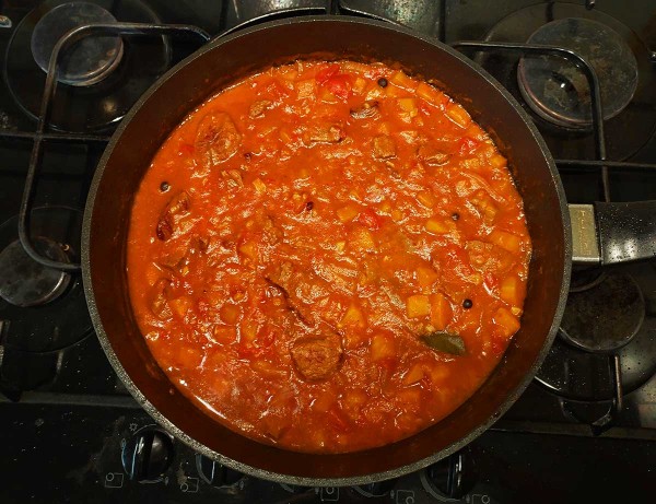 Гуляш из говядины с подливкой Гуляш из говядины с подливкой