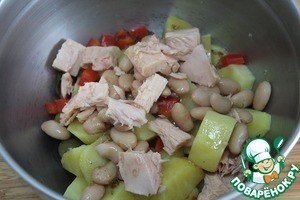 Деревенский испанский салат с тунцом Деревенский испанский салат с тунцом