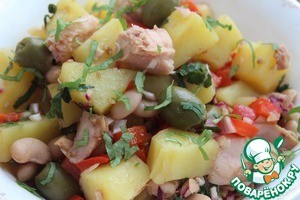 Деревенский испанский салат с тунцом Деревенский испанский салат с тунцом