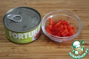 Деревенский испанский салат с тунцом Деревенский испанский салат с тунцом