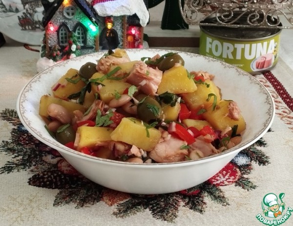 Деревенский испанский салат с тунцом Деревенский испанский салат с тунцом