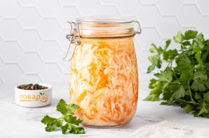 Хрустящая квашеная капуста на зиму в банках для длительного хранения Хрустящая квашеная капуста на зиму в банках для длительного хранения