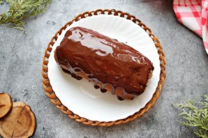 Рулет из шоколадных блинов с кремом Рулет из шоколадных блинов с кремом