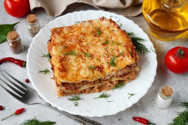 Мясная лазанья с грибами и соусом "Бешамель" Мясная лазанья с грибами и соусом "Бешамель"