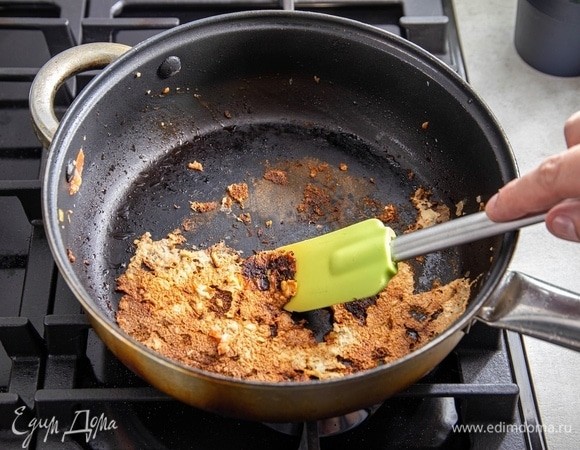 Шеф-повар подсказал, как сделать так, чтобы еда никогда не пригорала Шеф-повар подсказал, как сделать так, чтобы еда никогда не пригорала