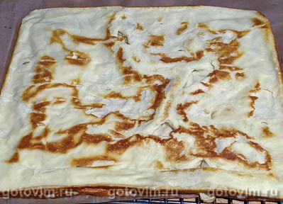 Рулет из блинного теста со сливочной начинкой