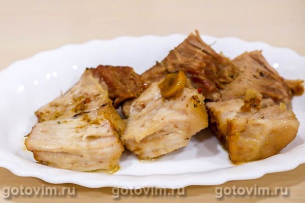 Запечённая свиная грудинка с чесноком в фольге Запечённая свиная грудинка с чесноком в фольге