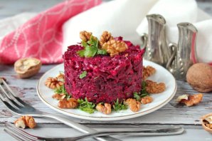 Салат из свеклы с орехами и кинзой Салат из свеклы с орехами и кинзой