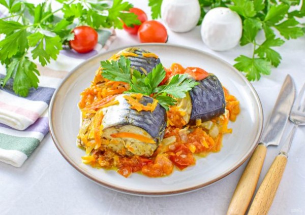 Скумбрия в мультиварке с овощами Скумбрия в мультиварке с овощами