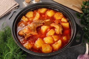 Кролик в казане тушеный с картошкой