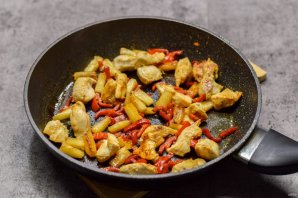 Курица по-пекински с ананасами Курица по-пекински с ананасами