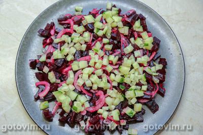 Салат из консервированного тунца со свеклой и плавленым сырком Салат из консервированного тунца со свеклой и плавленым сырком