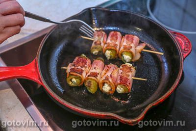 Рулетики из перца в беконе