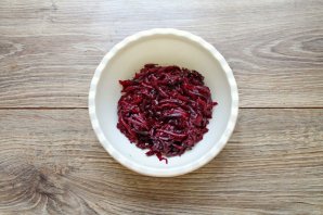 Салат из свеклы с орехами и кинзой Салат из свеклы с орехами и кинзой