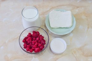 Смузи с творогом и малиной Смузи с творогом и малиной