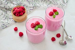 Смузи с творогом и малиной Смузи с творогом и малиной