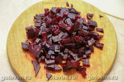 Салат из консервированного тунца со свеклой и плавленым сырком Салат из консервированного тунца со свеклой и плавленым сырком