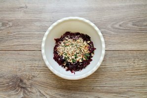 Салат из свеклы с орехами и кинзой Салат из свеклы с орехами и кинзой