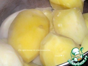 Рождественский гусь с фруктами и картофелем