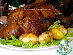 Рождественский гусь с фруктами и картофелем