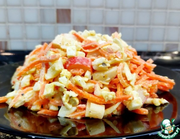 Салат с крабовыми палочками и корейской морковью Салат с крабовыми палочками и корейской морковью