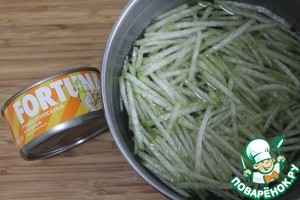 Салат с тунцом и маргеланской редькой Салат с тунцом и маргеланской редькой