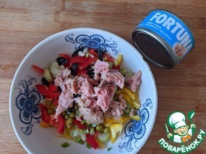 Салат "Ворожея" с тунцом и черносливом Салат "Ворожея" с тунцом и черносливом